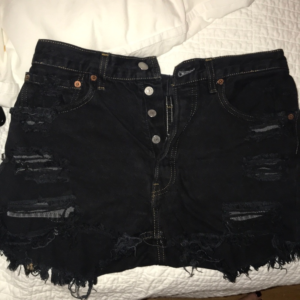 VINTAGE LEVI black jean shorts